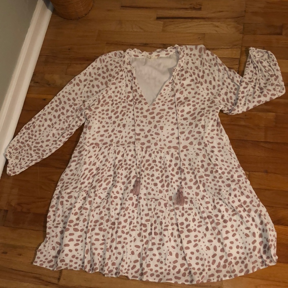 Entro dress, quarter length sleeves, pink and white, tassel detail in front